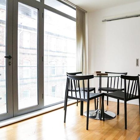 Serviced Apartment In Liverpool City Centre - Free Parking - Balcony - By Happy Days Екстер'єр фото