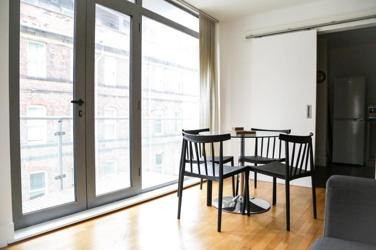 Serviced Apartment In Liverpool City Centre - Free Parking - Balcony - By Happy Days Екстер'єр фото