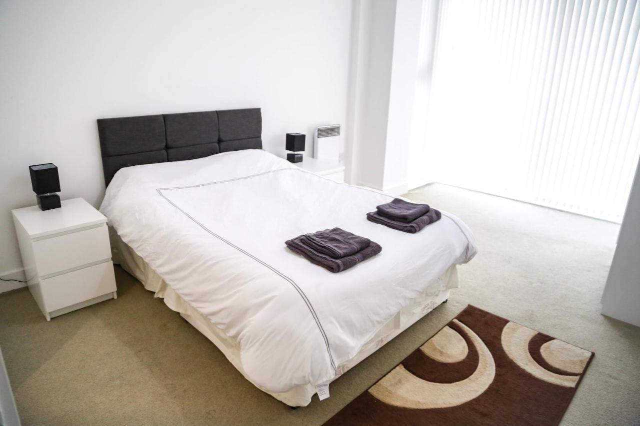 Serviced Apartment In Liverpool City Centre - Free Parking - Balcony - By Happy Days Екстер'єр фото