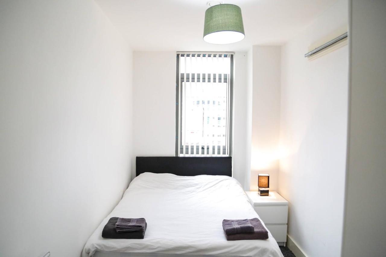 Serviced Apartment In Liverpool City Centre - Free Parking - Balcony - By Happy Days Екстер'єр фото