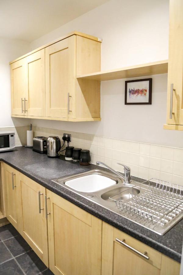 Serviced Apartment In Liverpool City Centre - Free Parking - Balcony - By Happy Days Екстер'єр фото