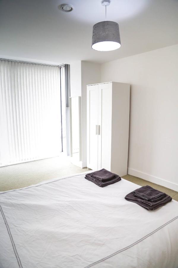 Serviced Apartment In Liverpool City Centre - Free Parking - Balcony - By Happy Days Екстер'єр фото
